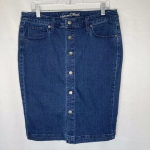 Universal Thread Jean Skirt 12/31 Button Front